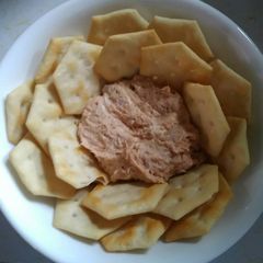 A picture of Spicy Tuna Pataaaaaaylmao.