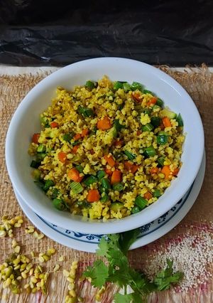 કોદરી ની ખીચડી(kodri khichdi recipe in Gujarati) રેસીપી મુખ્ય ફોટો