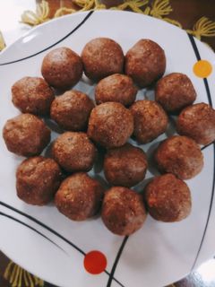 डिंक, तिल, ड्रायफ्रुट्स लाडू (dink til dryfruits laddu recipe in रेसिपी चे मुख्य फोटो