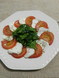 Foto principal de Ensalada de espinacas, tomate y queso