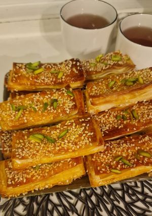 عکسی از دستور شیرینی زبان با خمیر هزارلا🥨