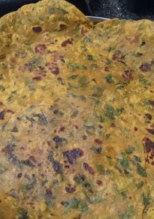 મેથી મસાલા થેપલા (Methi Thepla Recipe in Gujarati) રેસીપી મુખ્ય ફોટો
