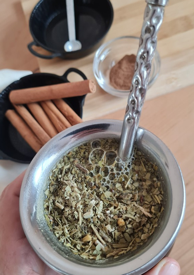 Una foto de Mate "endulzado" con canela🧉🌸