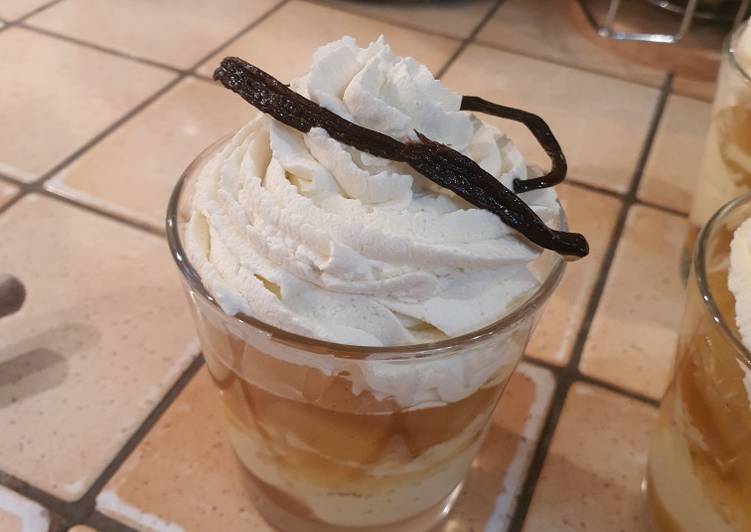La Recette Pas à Pas Ananas au sirop de vanille sur glace à la vanille, chantilly