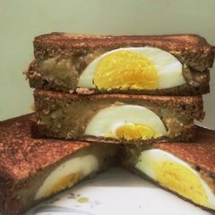 A picture of 15min Potato Egg Sandwich for breakfast.