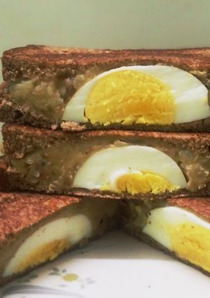 A picture of 15min Potato Egg Sandwich for breakfast.