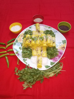 ચટપટી ગુજરાતી ખાંડવી (Chatpati Gujarati Khandvi Recipe In Gujarati) રેસીપી મુખ્ય ફોટો