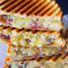 A picture of Veg grilled sandwich.