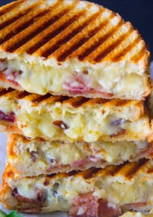 A picture of Veg grilled sandwich.