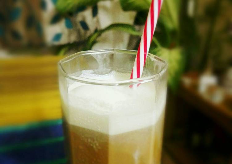 Steps to Make Quick Iced Coffee Float