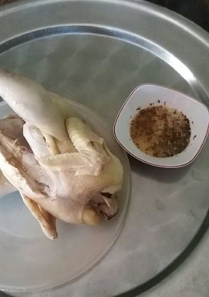Hình của món Gà hấp muối.