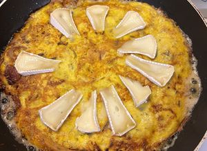 Foto di Frittata anglosassone con pesce e brie sorprendentemente buona