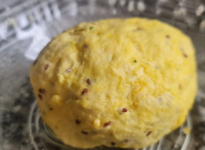 Una foto de Masa de tarta salada con cúrcuma y semillas (con 4 ingredientes) fácil y económica!!