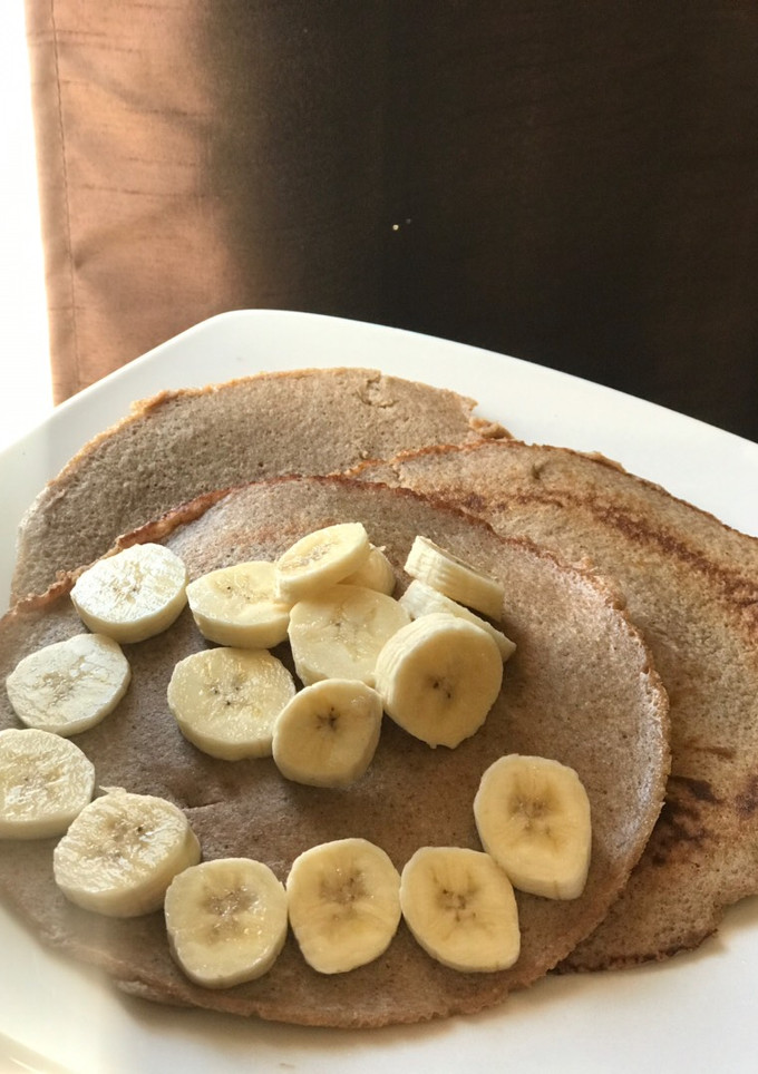 Una foto de Hot cakes de avena y plátano 💛🥞