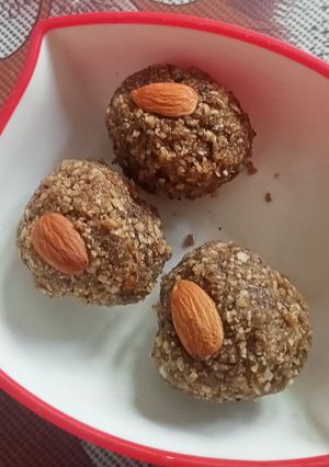A picture of Multigrain Churma ladoo.