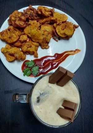 आलू प्याज़ के पकौड़े (aloo pyaz ke pakode recipe in Hindi) रेसिपी मुख्य फोटो
