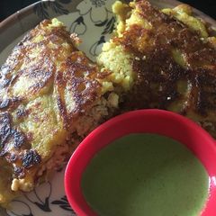 A picture of Cheela with hari chutney.