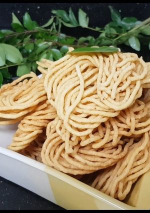 कोकोनट मिल्क मुरुक्कू रेसिपी मुख्य फोटो