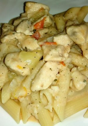 Sajtkrémes csirkemell penne tésztával recept fotója