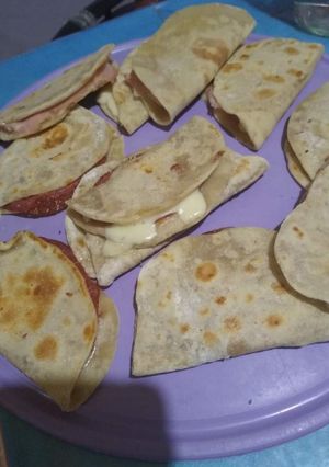 Una foto de Rapiditas casera de jamón y queso