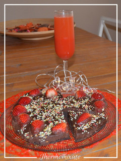 Una foto de Tarta de chocolate y fresas con Thermomix