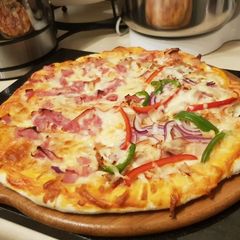 A picture of Half 'n Half homemade Pizza.