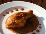 Una foto de pollo muslos