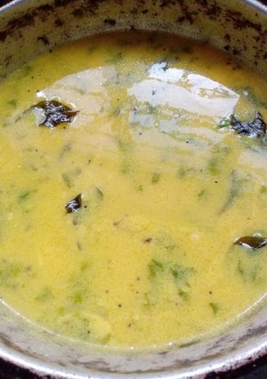 ખાટી કઢી (kadhi recipe in Gujarati) રેસીપી મુખ્ય ફોટો