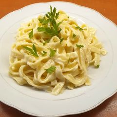 A picture of Fettuccine Alfredo.