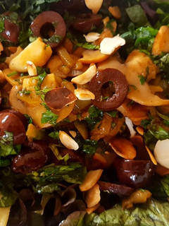 Una foto de Ensalada mediterránea "mi versión"