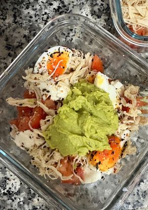 Una foto de Ensalada de pollo deshilachado