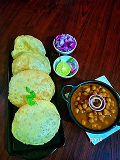 सूजी के क्रिस्पी भटूरे (Suji Ke Crispy Bhature recipe in Hindi) रेसिपी मुख्य फोटो