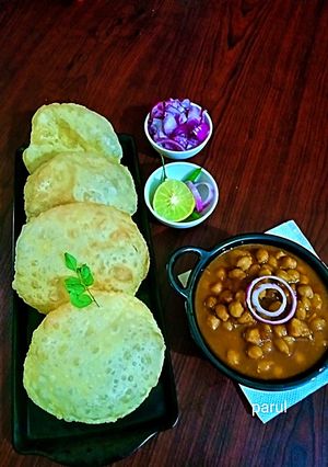 सूजी के क्रिस्पी भटूरे (Suji Ke Crispy Bhature recipe in Hindi) रेसिपी मुख्य फोटो