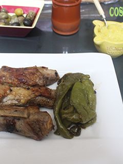 Una foto de Costillas de cerdo con pimientos y patatas