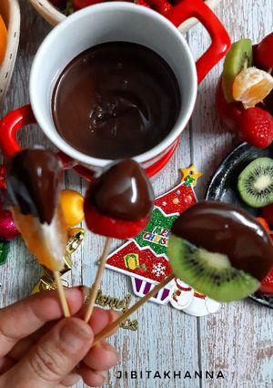 A picture of Fruit Chocolate Fondue🍓🍊🥝🍫.
