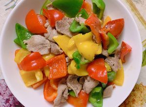 Hình của món Ớt chuông xào thịt heo.