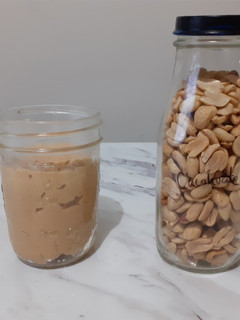 Una foto de Crema de cacahuate casera y saludable / mantequilla de maní