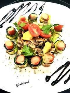 Una foto de 🥒🦀Rollitos de calabacín rellenos de surimi🦀
