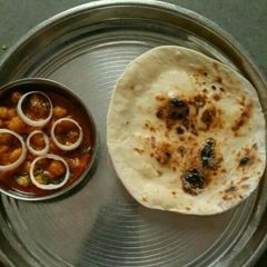 A picture of Masala chola.