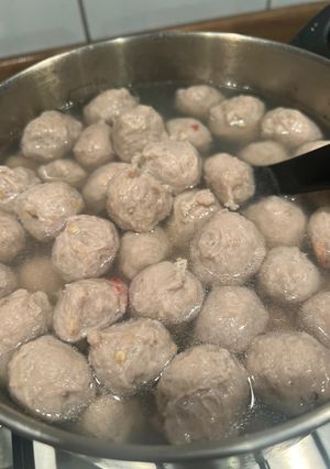 A picture of Baso / Beef meatball.