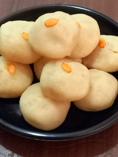 મલાઈ પેંડા (Malai Peda Recipe In Gujarati) રેસીપી મુખ્ય ફોટો