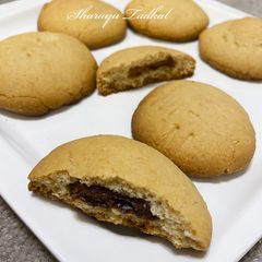 A picture of Chocolate filled Cookies.