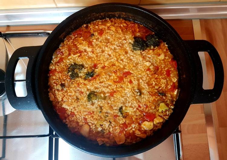 Paella con br贸coli 馃ウ馃い