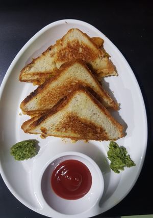 સેન્ડવીચ (Sendwitch Recipe in gujarati) રેસીપી મુખ્ય ફોટો