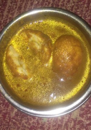A picture of Egg curry.