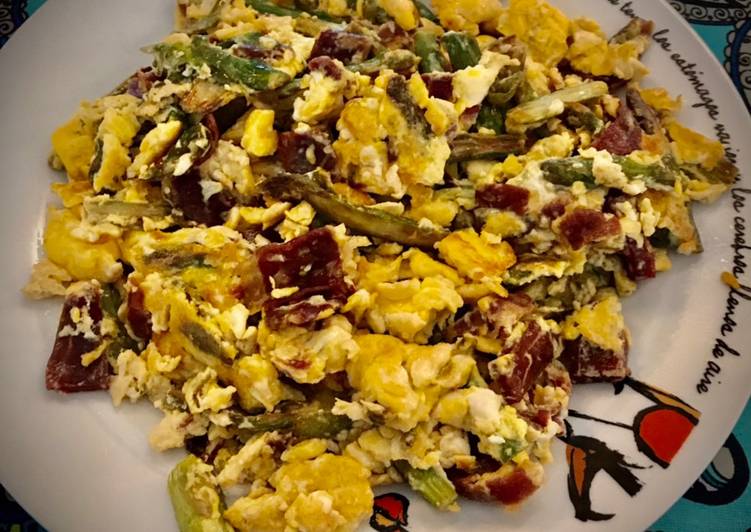 Revuelto de trigueros con jamón ibérico