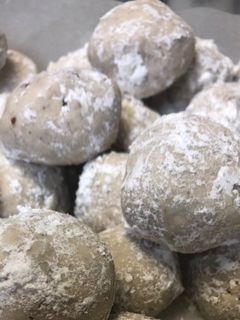 A picture of Snowballs (Italian wedding cookies).