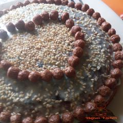 A picture of Carrot cake with sesame.