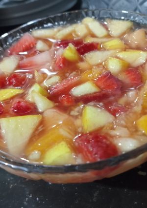 صورة لوصفة سلطة الفواكه المنعشة 🍓🍌🍊🍏