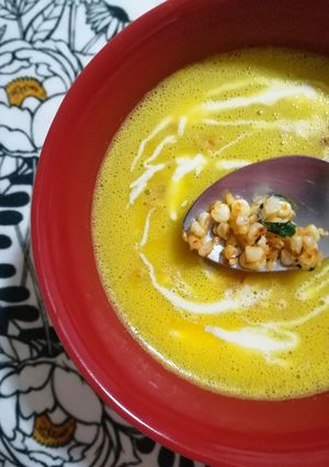 Una foto de Crema de flor de calabaza 🌻🍵